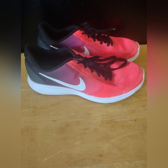 NiKE Revolution 3 Kids Girls size 5.5y multi pink - Picture 2 of 15